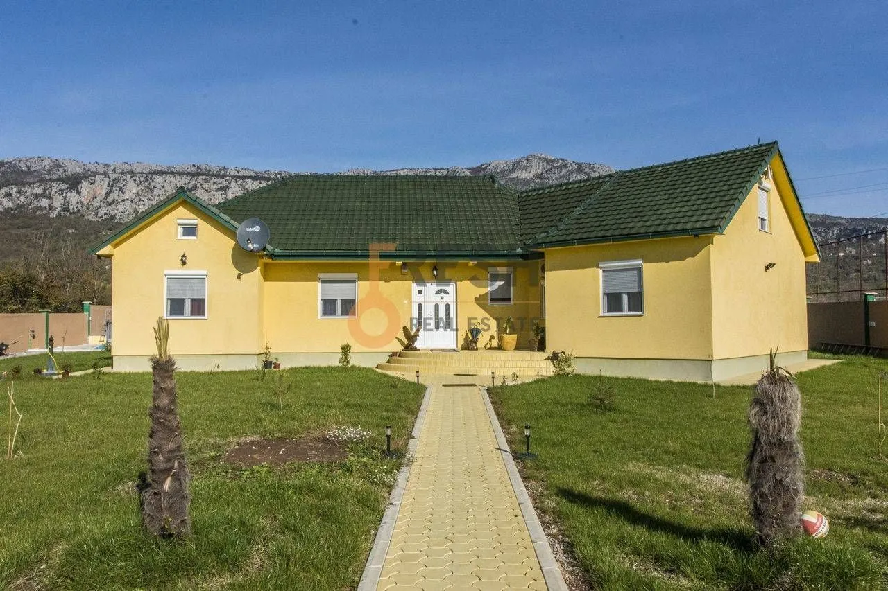 Sale, house, 400m², Ostalo, Podgorica