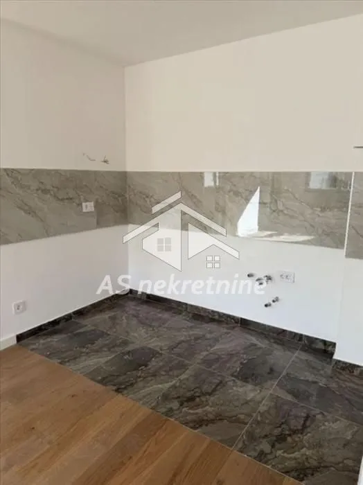 Prodaja, trosoban stan, 71m², Zemun Cara Dušana, Zemun Sve Podlokacije