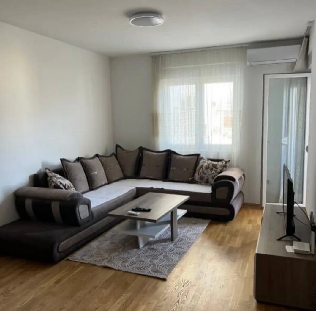 Izdavanje, jednosoban stan, 50m², Stari Aerodrom, Podgorica