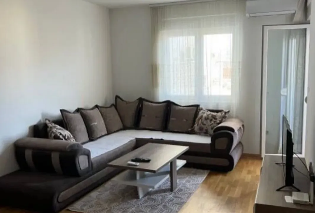 Izdavanje, jednosoban stan, 50m², Stari Aerodrom, Podgorica