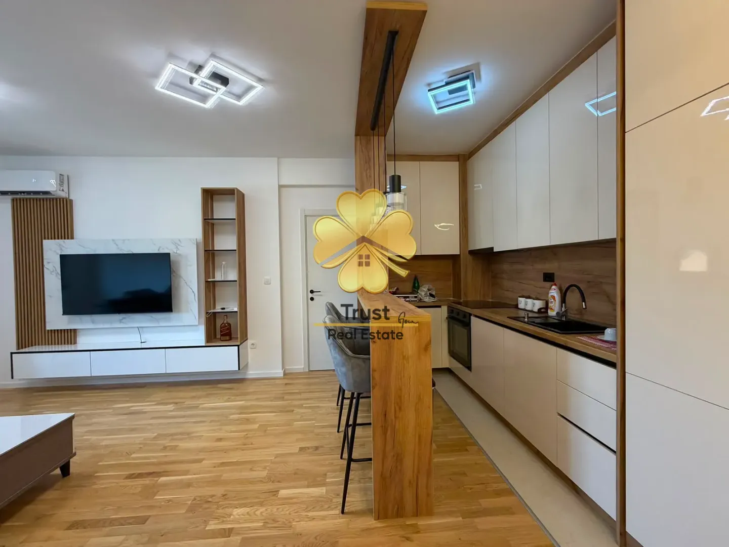 Izdavanje, dvosoban stan, 58m², Stari Aerodrom, Podgorica