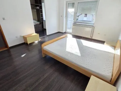 Rent, house, 250m², Centar, Stara Pazova - image 9