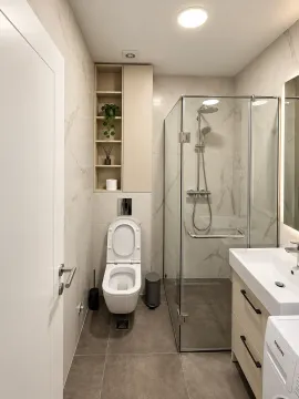 Moderne kupatilo sa tuš kabinom, WC šoljom i umivaonikom. - image 10