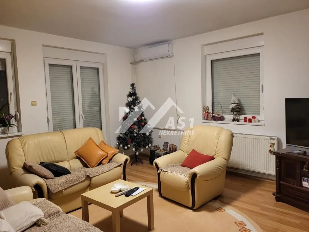 Izdavanje, trosoban stan, 82m², Podbara, Novi Sad Sve Podlokacije