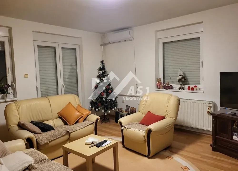 Izdavanje, trosoban stan, 82m², Podbara, Novi Sad Sve Podlokacije