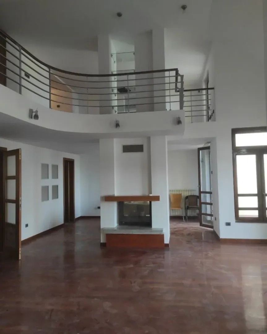 Izdavanje, kuća, 300m², Gorica C, Podgorica