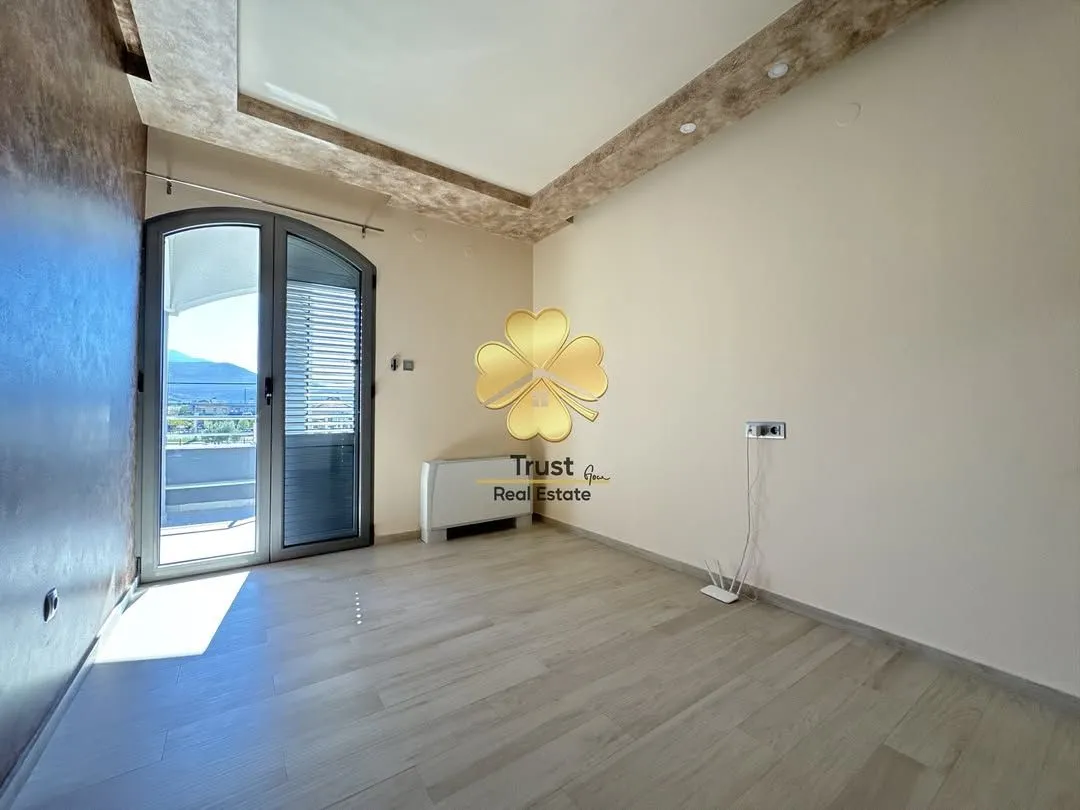 Izdavanje, kuća, 320m², Zlatica, Podgorica