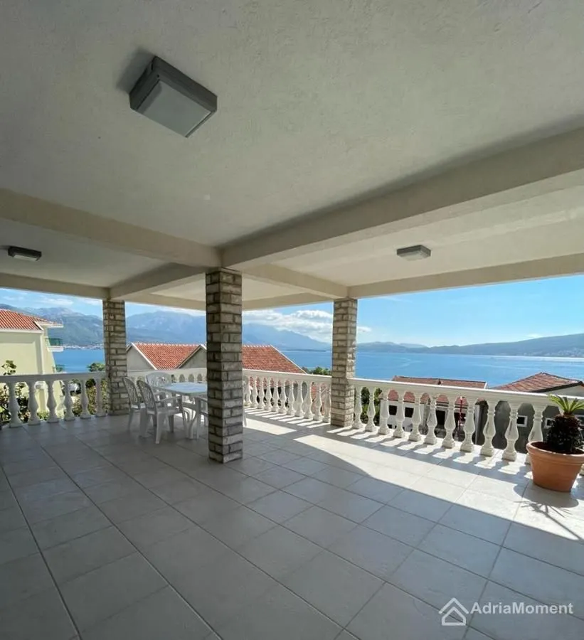 Prodaja, kuća, 350m², Baošići, Herceg Novi