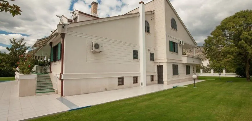 Sale, house, 930m², Tološi, Podgorica