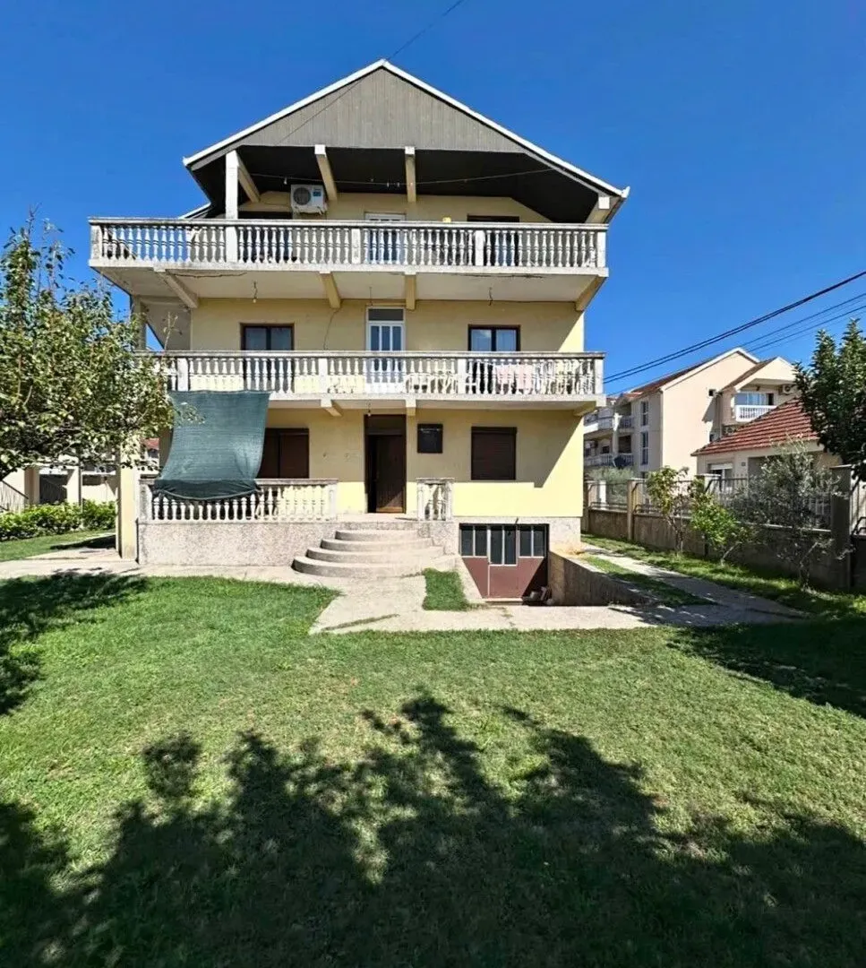 Prodaja, kuća, 270m², Tološi, Podgorica