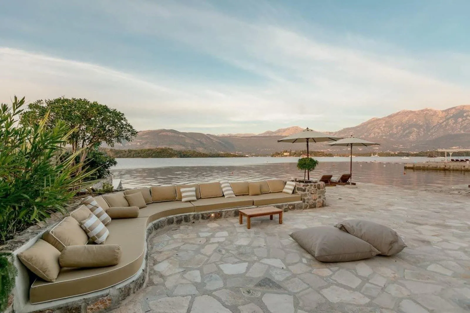 Prodaja, kuća, 676m², Đuraševići, Tivat