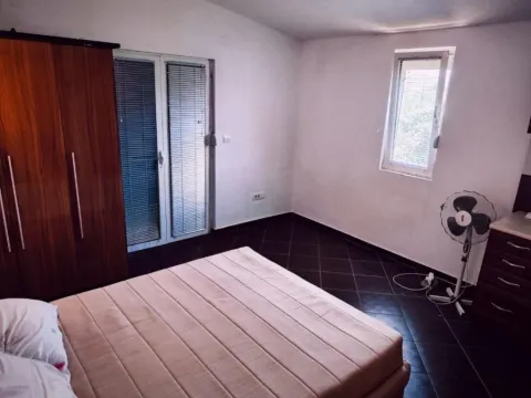 Izdavanje, trosoban stan, 120m², Polje, Bar - image 10