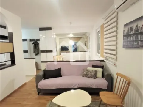 Izdavanje, dvosoban stan, 45m², Zemun Gornji Grad, Zemun Sve Podlokacije - image 2