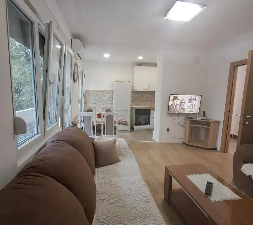 Izdavanje, dvosoban stan, 68m², Autobuska stanica, Podgorica