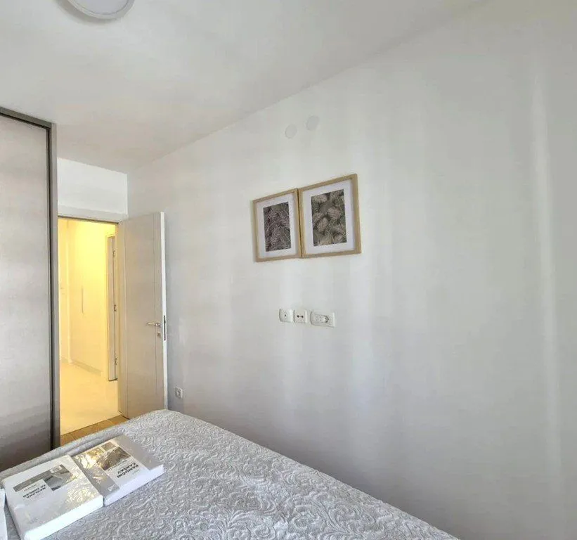 Izdavanje, jednosoban stan, 49m², Central Point, Podgorica