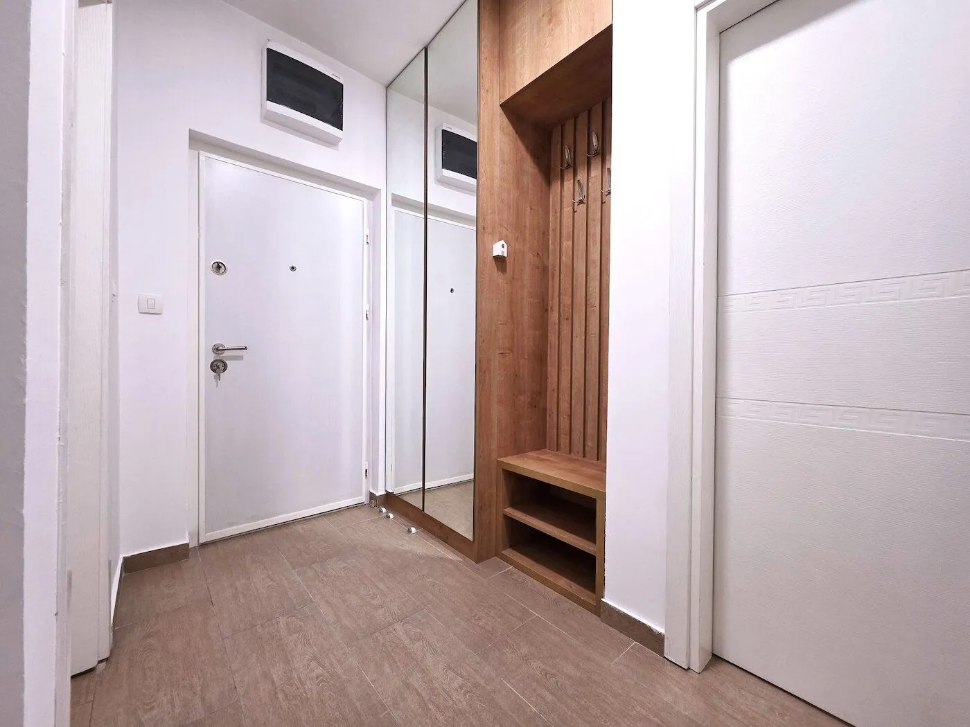 Izdavanje, dvosoban stan, 77m², Stari Aerodrom, Podgorica