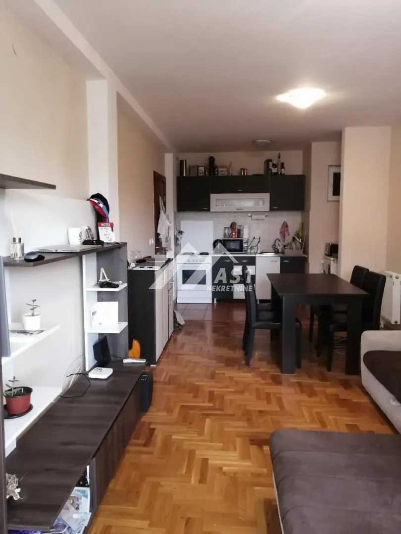 Izdavanje, dvosoban stan, 45m², Rotkvarija, Novi Sad Sve Podlokacije