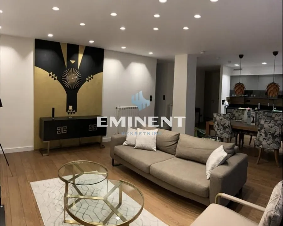 Izdavanje, trosoban stan, 93m², Stari Grad, Beograd