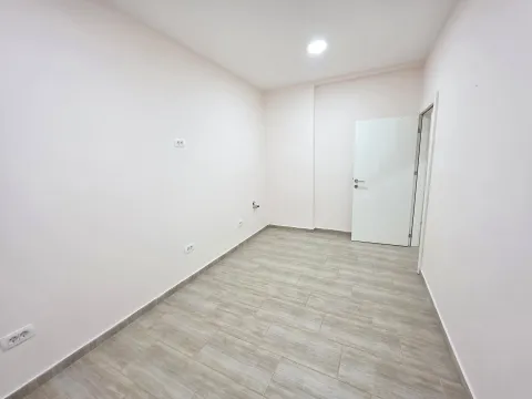 Izdavanje, poslovni prostor, 55m², Tološka šuma, Podgorica - image 10