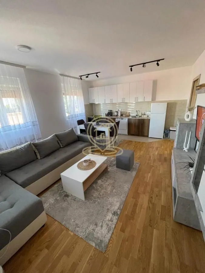 Izdavanje, dvosoban stan, 64m², Mala vaga, Kragujevac