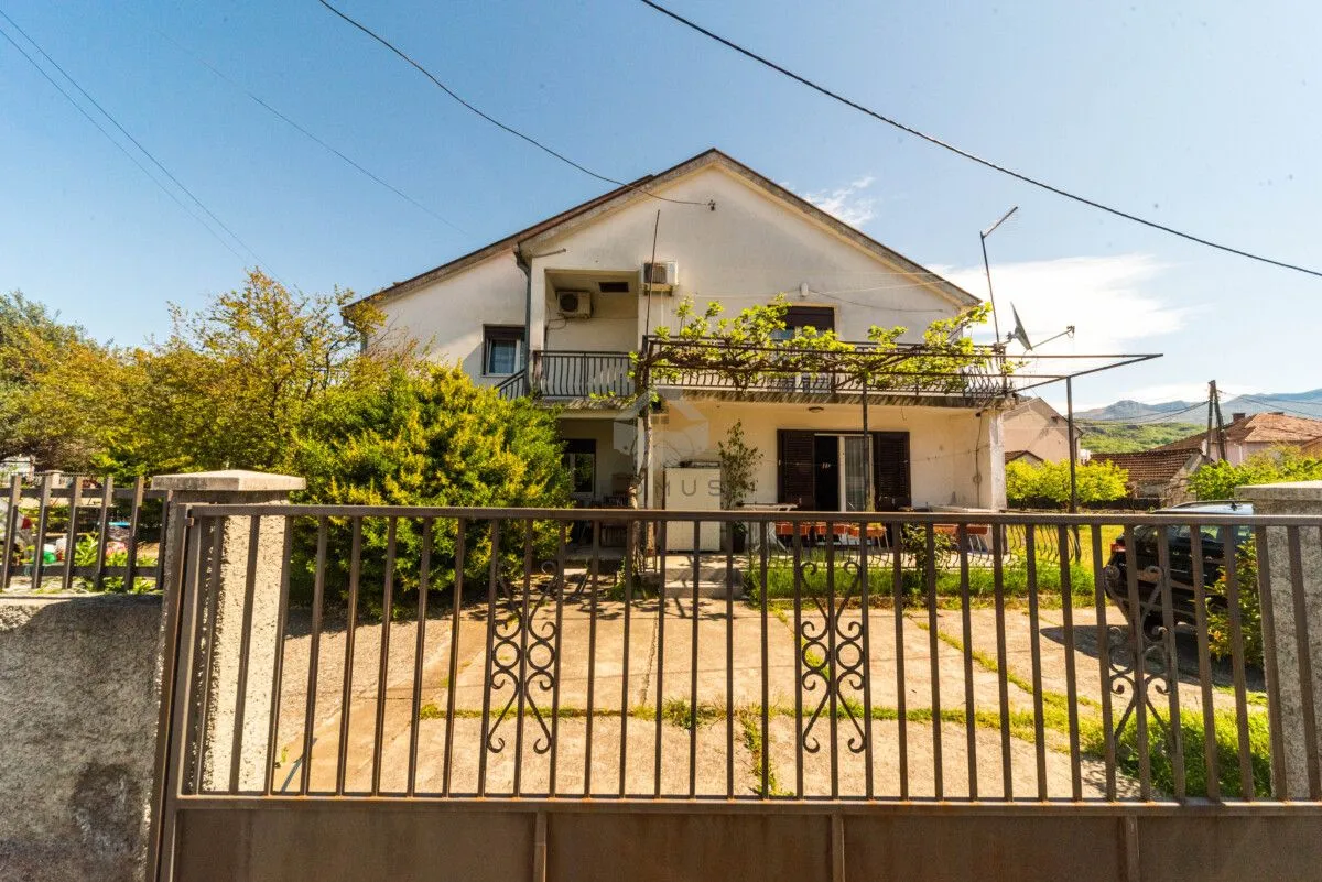 Izdavanje, jednosoban stan, 70m², Zlatica, Podgorica