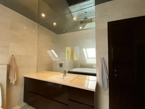 Izdavanje, trosoban stan, 190m², Bulevar Evrope, Novi Sad Sve Podlokacije - image 10