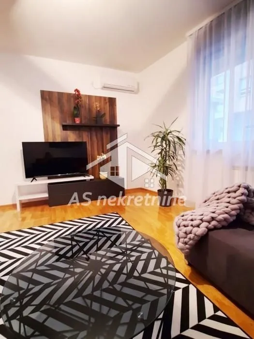 Izdavanje, dvosoban stan, 51m², Cvetkova Pijaca, Zvezdara Sve Podlokacije
