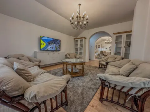 Izdavanje, trosoban stan, 105m², Gornja Gorica, Podgorica - image 3