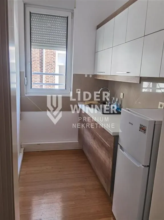 Izdavanje, četvorosoban stan, 130m², Stari Grad, Beograd