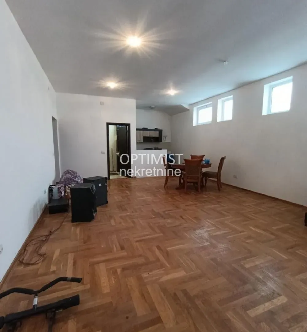 Prodaja, jednosoban stan, 70m², Čukarica, Beograd