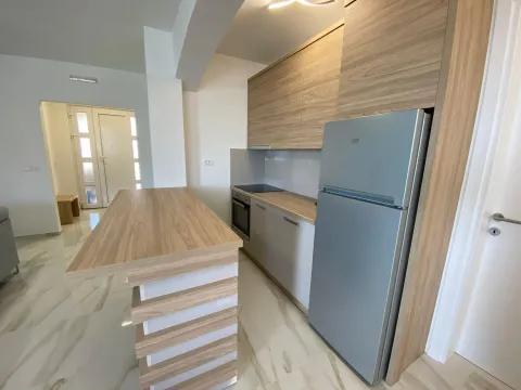 Izdavanje, trosoban stan, 120m², Bečići, Budva - image 8