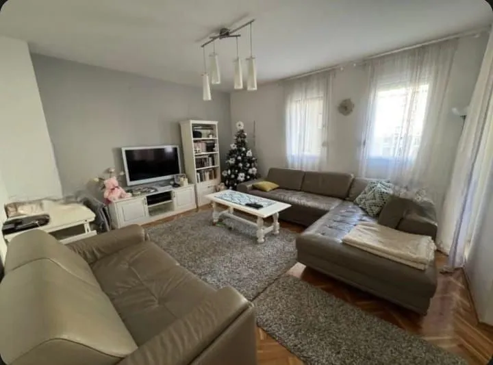 Prodaja, trosoban stan, 87m², Blok 6, Podgorica