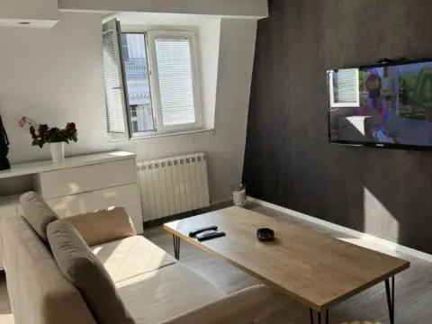 Izdavanje, dvosoban stan, 70m², Stari Grad, Beograd - image 2