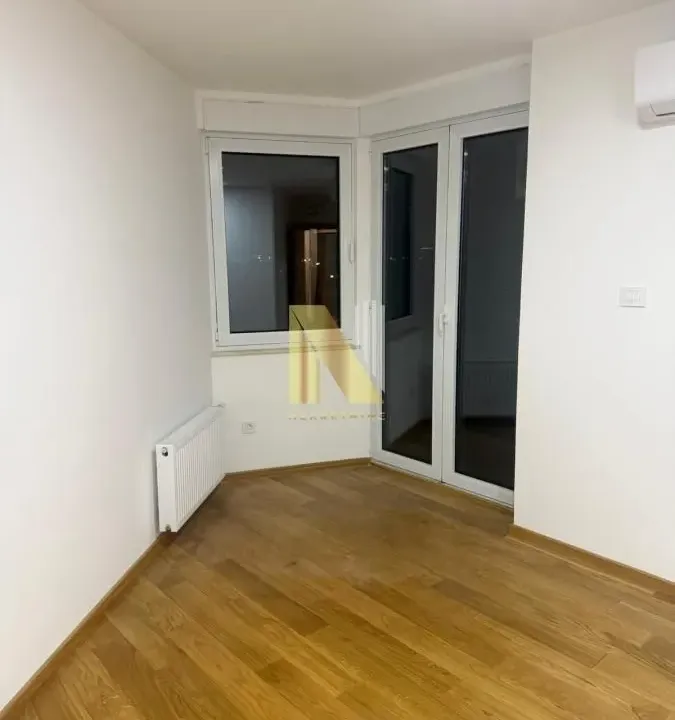 Izdavanje, poslovni prostor, 41m², Bulevar Oslobodjenja, Novi Sad Sve Podlokacije