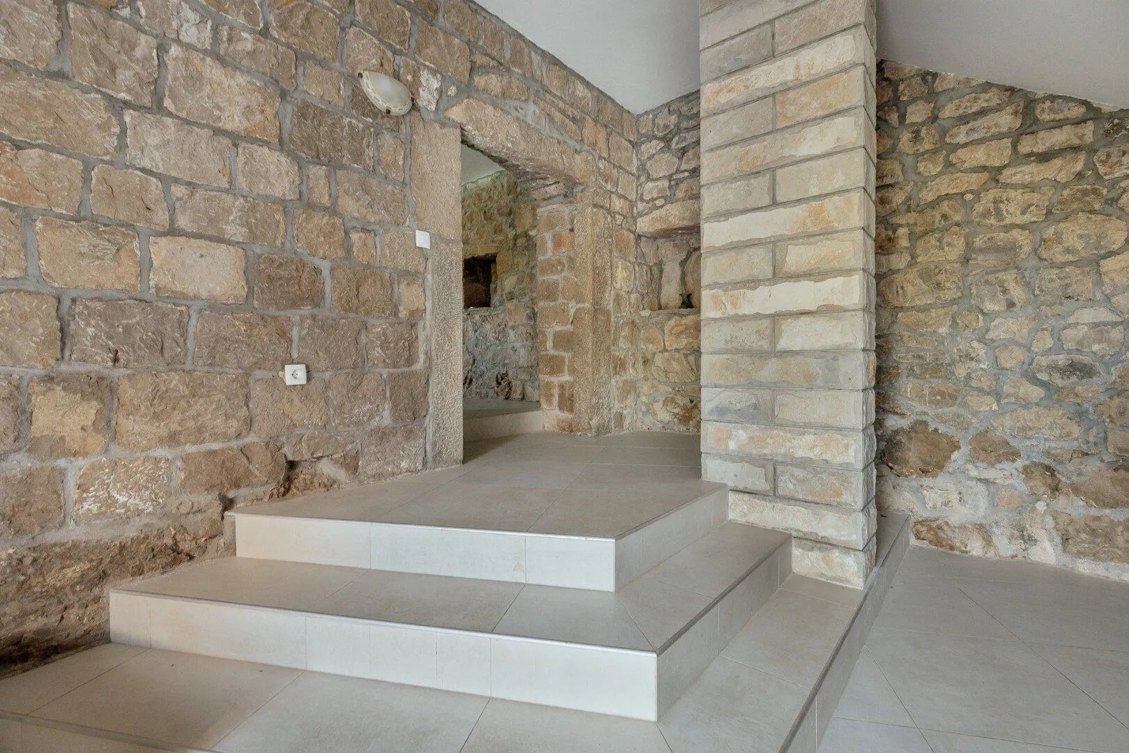 Sale, house, 176m², Kotor, Crna Gora