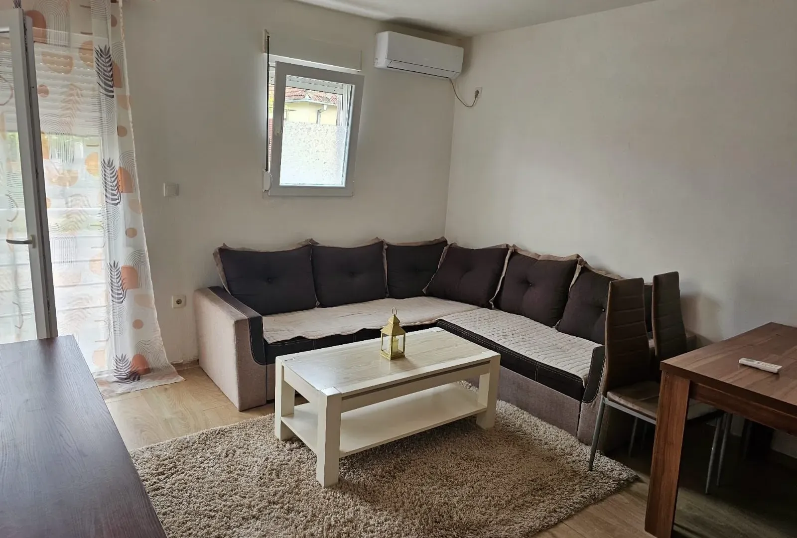 Izdavanje, dvosoban stan, 50m², Stari Aerodrom, Podgorica