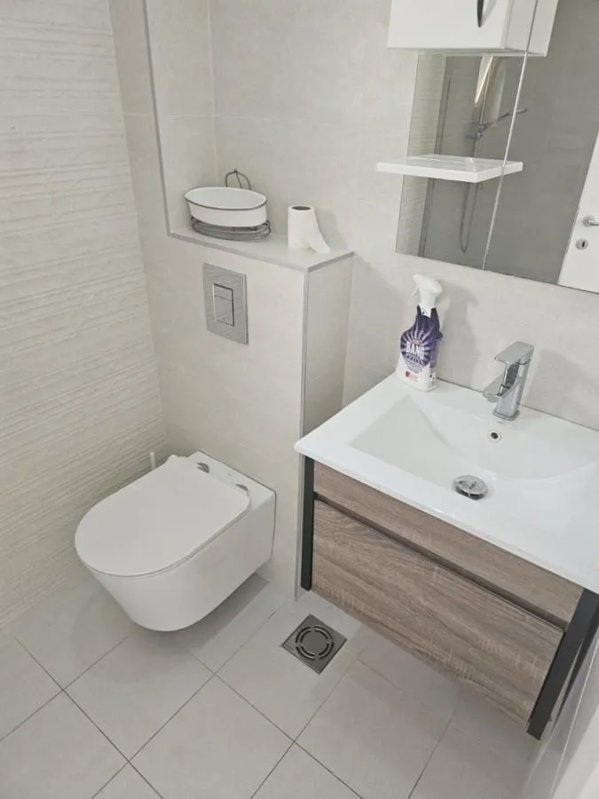 Izdavanje, dvosoban stan, 75m², Opatovo, Tivat