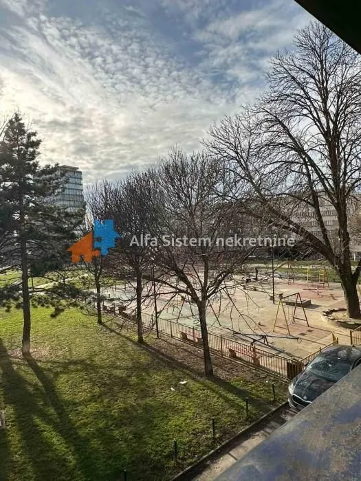 Izdavanje, trosoban stan, 105m², Savski Venac, Beograd