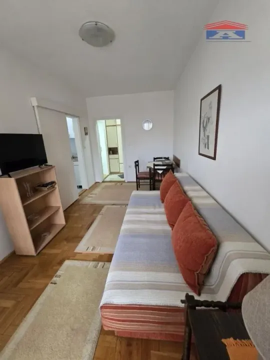 Izdavanje, dvosoban stan, 39m², Grbavica, Novi Sad Sve Podlokacije