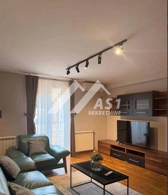 Izdavanje, dvosoban stan, 48m², Bulevar Oslobodjenja, Novi Sad Sve Podlokacije