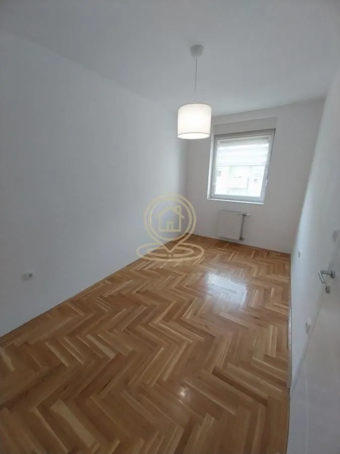 Izdavanje, četvorosoban stan, 70m², Podbara, Novi Sad Sve Podlokacije