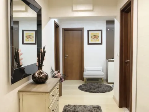 Izdavanje, četvorosoban stan, 178m², Kruševac, Podgorica - image 3