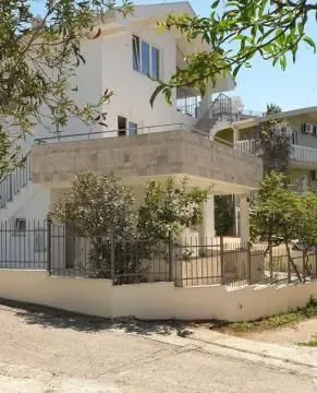 Sale, house, 180m², Bar, Crna Gora - image 1