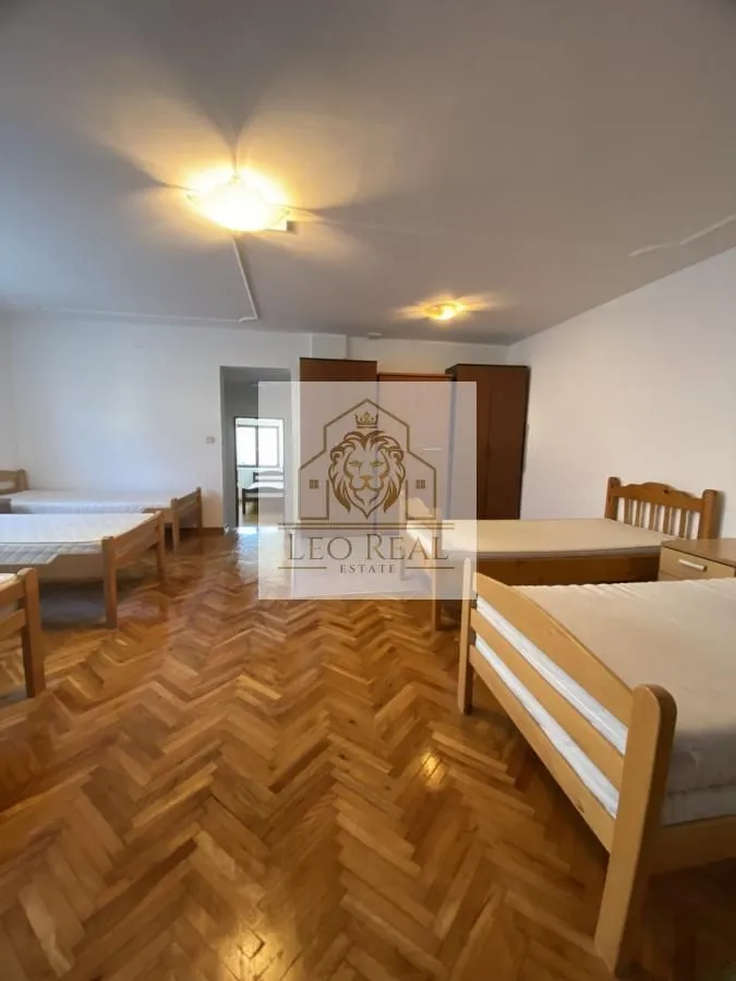 Izdavanje, kuća, 330m², Dobanovci, Surčin