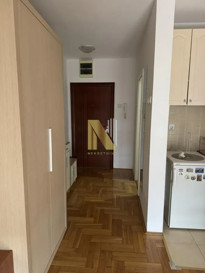 Izdavanje, garsonjera, 24m², Novi Sad, Srbija