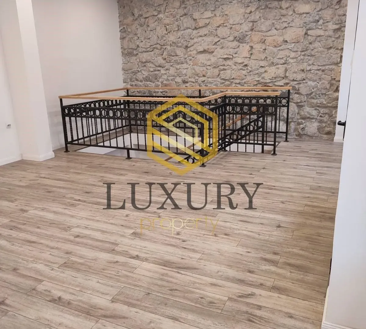 Rent, office space, 103m², Centar, Podgorica