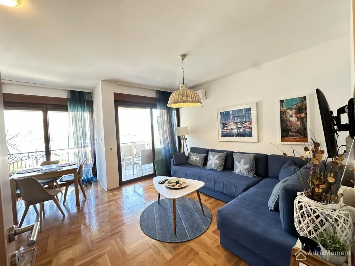 Sale, one bedroom apartment, 54m², Dobrota, Kotor