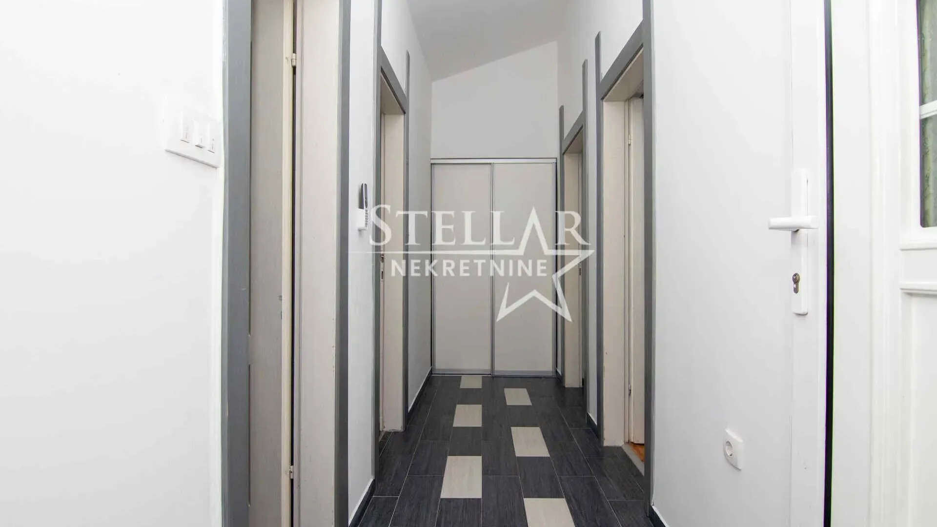 Rent, house, 300m², Donji Kokoti, Podgorica