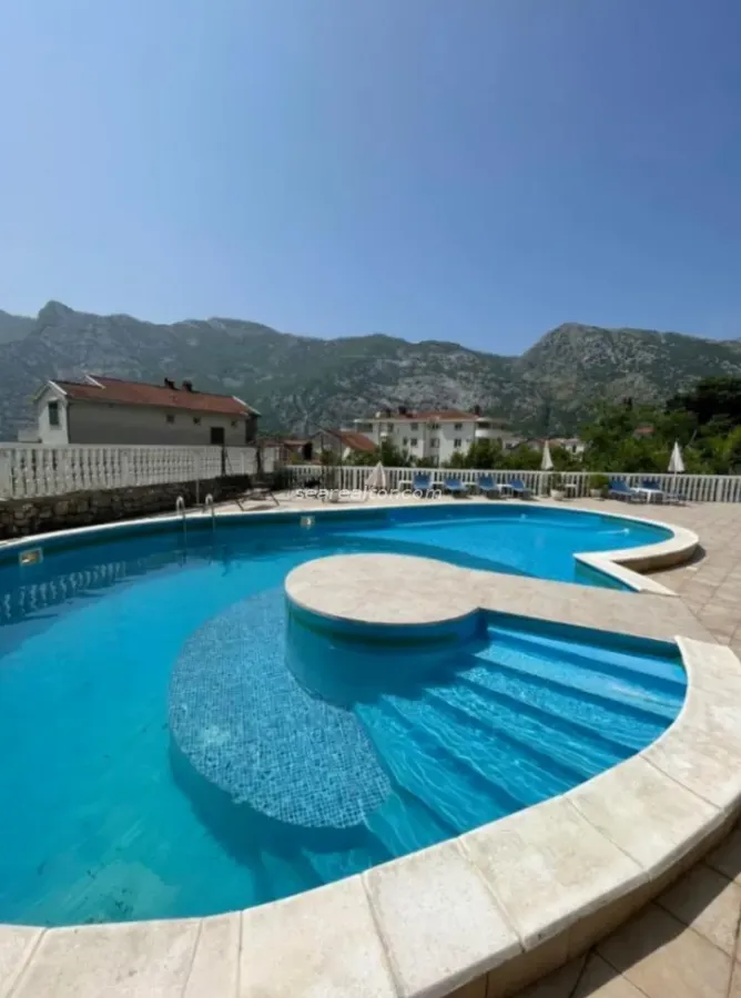 Sale, office space, 189m², Risan, Kotor