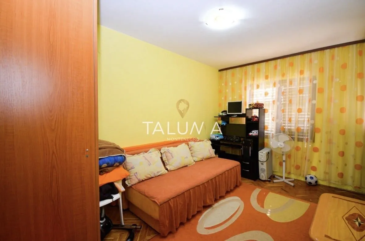 Sale, house, 300m², Stari Aerodrom, Podgorica